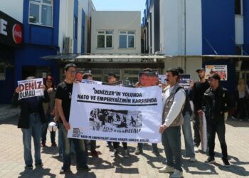 İzmir’de Öğrenciler Üç Fidan’ı Andı