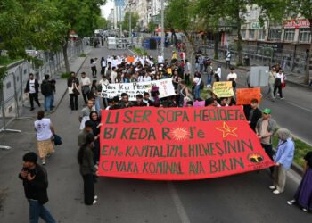 Amed’de Gençlerden 1 Mayıs Korteji