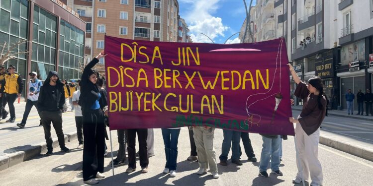 Wan’da 1 Mayıs Yürüyüşü