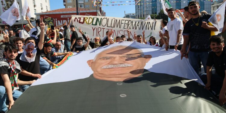 Binler Bağcılar’a ‘Özgürlük Mitingine’ aktı