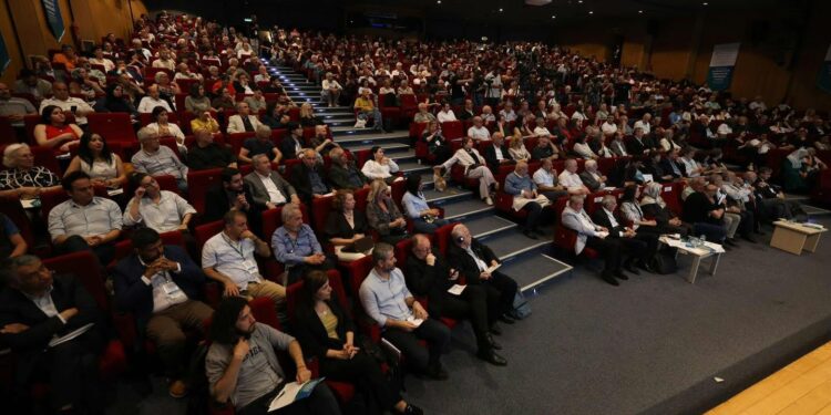 Konferansa Katılan Gençler: Gençliğin Bayrağı Devralması Gerekiyor