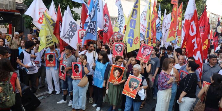 İstanbul’da ’33 Düş Yolcusu’ İçin Anma Ve Yürüyüş