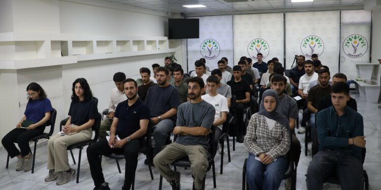 DEM Parti Gençlik Meclisi Amed’de Eğitim Başlattı