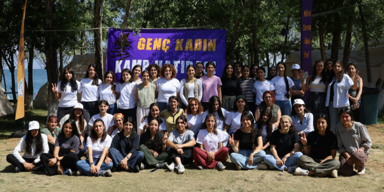 Genç Kadın Kampının Üçüncü Gününde Komün Tartışıldı