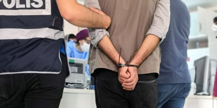 Amed’de 4 Genç Tutuklandı