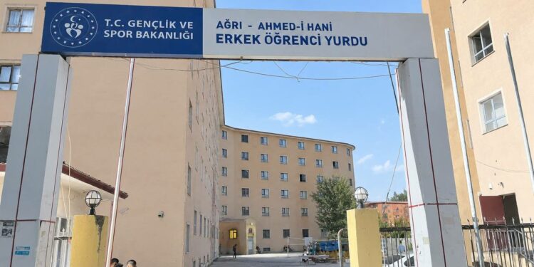 Ağrı’da Yurt Var, Yemek Yok: Üniversiteliler 4 Gündür Mağdur