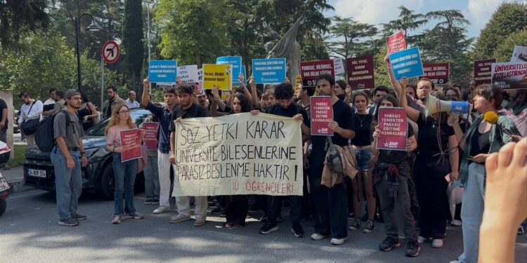 İstanbul Üniversitesi’nde Yemek Zammına Karşı Yürüyüş