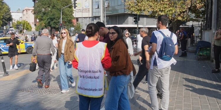 Güvenlik Genelgesine Karşı Öğrencilerden Bildiri Dağıtımı