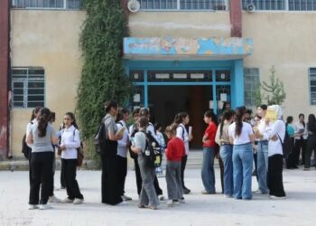Rojava’da Öğrenciler Kürtçe Eğitim İçin Alanlarda