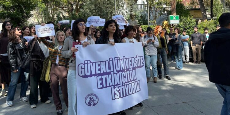 GSÜ Öğrencilerinden Cinsel Taciz ve Şiddete Karşı Yürüyüş