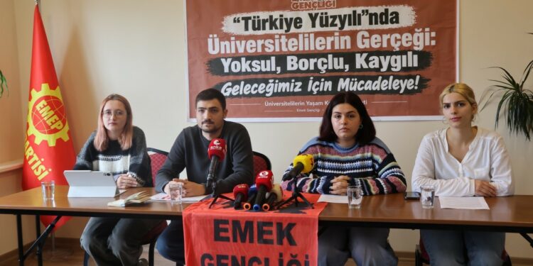 Üniversitelilerin Gündemi: Yoksulluk, Borç ve Gelecek Kaygısı